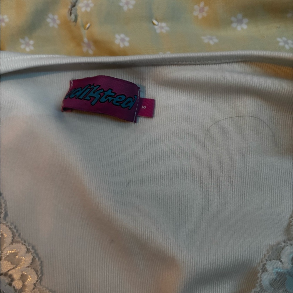 white Lace Trim Top with rosettes - Picture 3 of 3